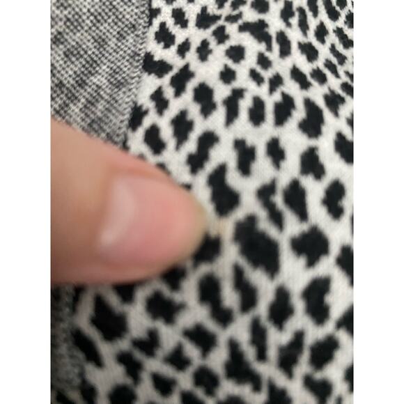 Liz Claiborne Sport Black White Animal Print V-Nitch Pullover Sweatshirt Sz L‎ - Picture 8 of 8
